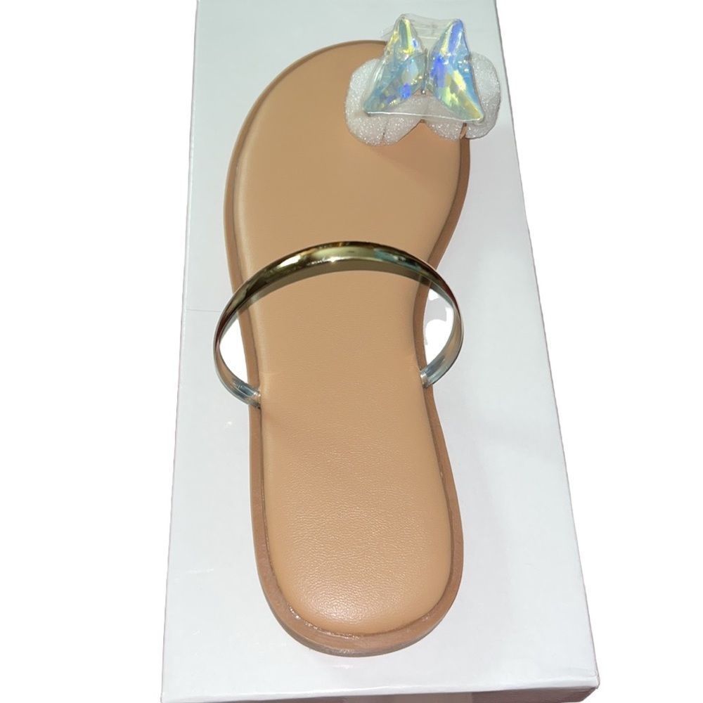 𝅺SHEIN Butterfly toe decorated sandals with gold strap across foot - Picture 3 of 4